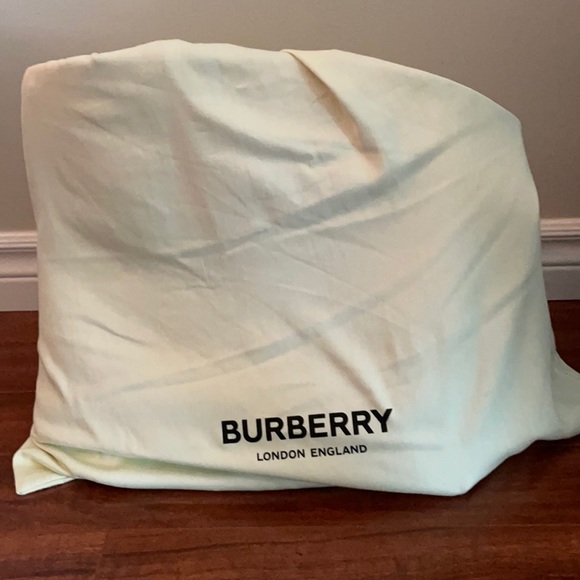 Brand New Burberry Tote Bag - Picture 2 of 3